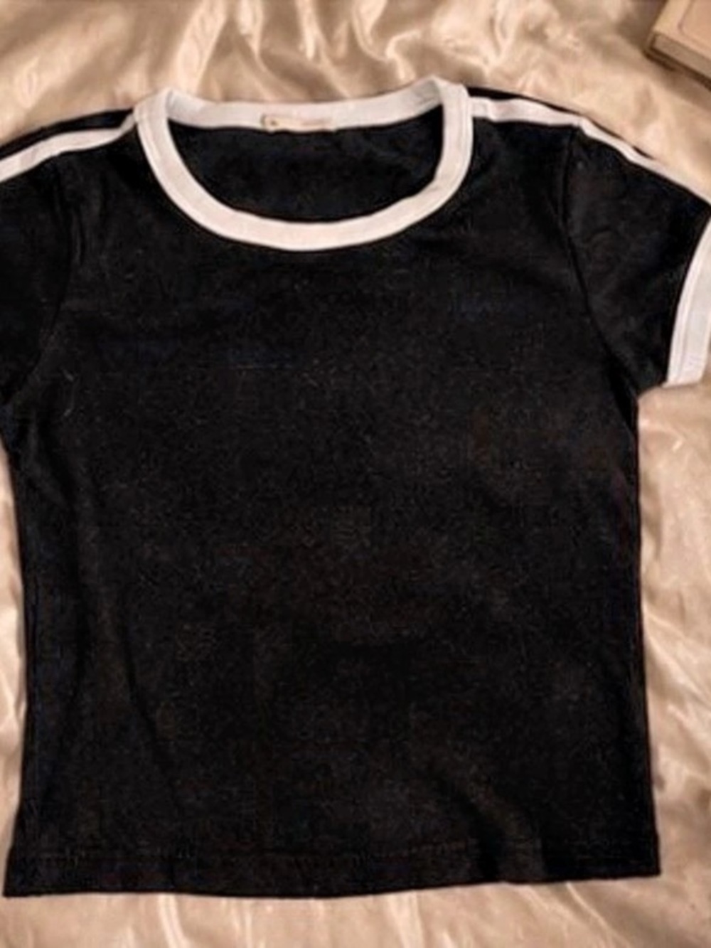 Contrast Trim Short Sleeve Tee in Black & White